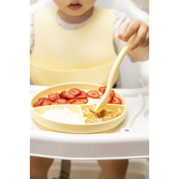 Sarı 3’lü Silikon Yemek Seti – Önlük + Diş Kaşıyıcılı Kaşık + Vakumlu Tabak - 5